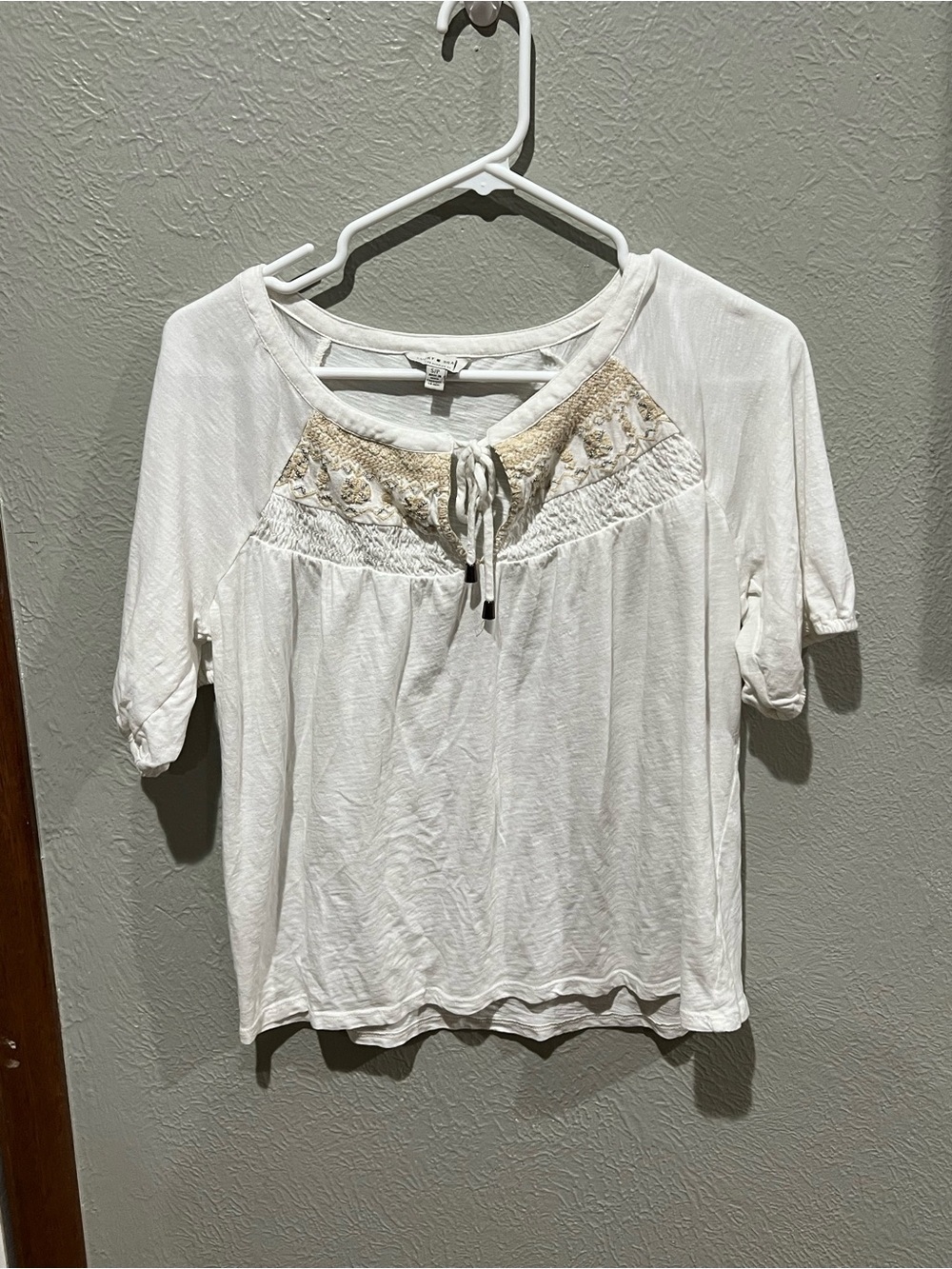 Boho Tie-Neck Embroidered White Blouse Size Small EUC Lucky Brand Lightweight